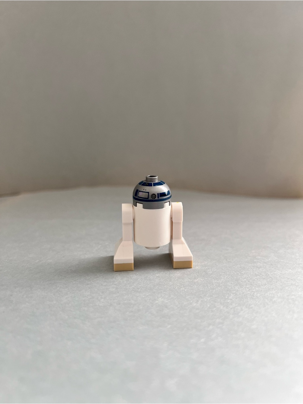 LEGO Star Wars R2-D2 Minifigure - Picture 2 of 3